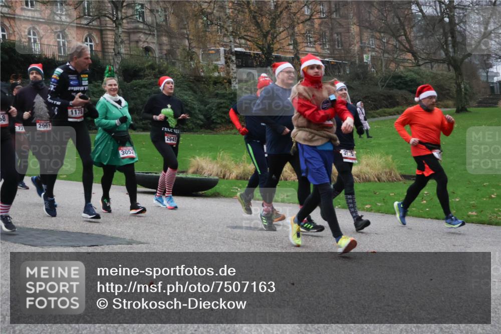 08.12.2024 - St. Pauli X-Mass-Run No. 14 Strokosch-Dieckow http://msf.ph/oto/7507163 08.12.2024 09:44:24 Laufen 58, 73, 2961, 1178, 3052, 2945, 3125 meine-sportfotos.de
