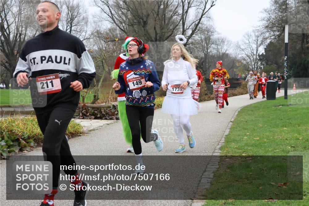 08.12.2024 - St. Pauli X-Mass-Run No. 14 Strokosch-Dieckow http://msf.ph/oto/7507166 08.12.2024 10:50:44 Laufen 14, 211, 14, 149, 1739, 1165 meine-sportfotos.de