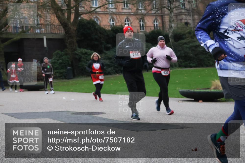 08.12.2024 - St. Pauli X-Mass-Run No. 14 Strokosch-Dieckow http://msf.ph/oto/7507182 08.12.2024 09:44:26 Laufen 14, 239, 930 meine-sportfotos.de