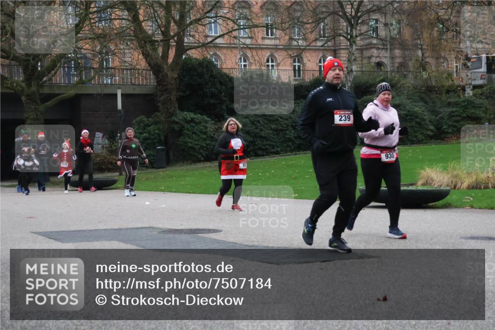 08.12.2024 - St. Pauli X-Mass-Run No. 14 Strokosch-Dieckow http://msf.ph/oto/7507184 08.12.2024 09:44:27 Laufen 2849, 10, 239, 930 meine-sportfotos.de
