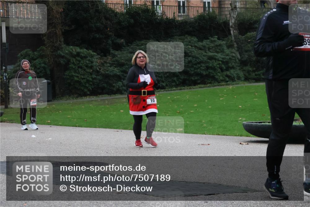 08.12.2024 - St. Pauli X-Mass-Run No. 14 Strokosch-Dieckow http://msf.ph/oto/7507189 08.12.2024 09:44:27 Laufen 00000, 3047, 10, 39 meine-sportfotos.de