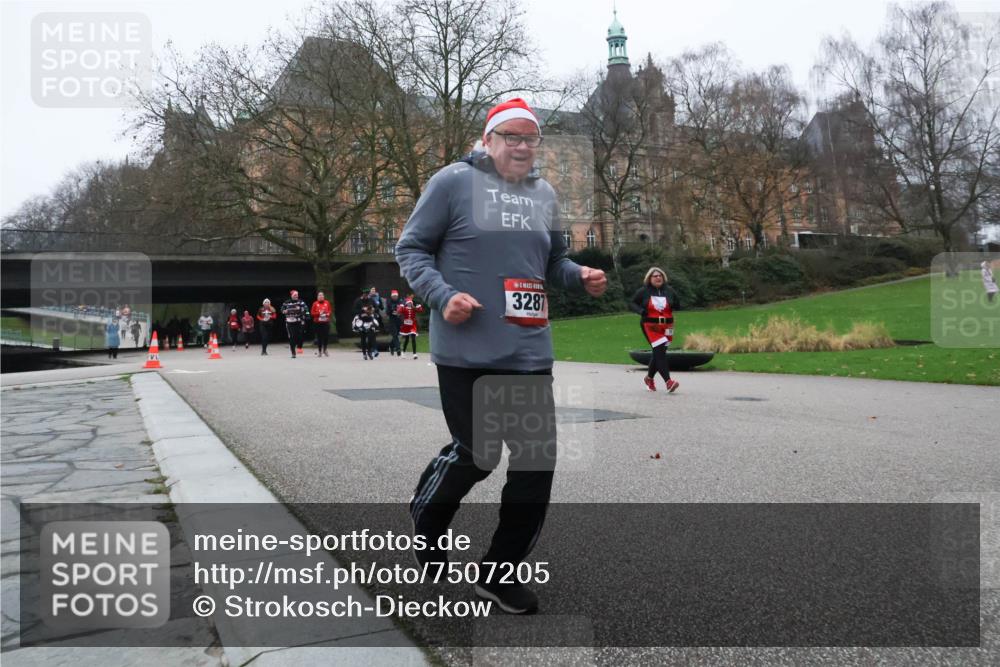 08.12.2024 - St. Pauli X-Mass-Run No. 14 Strokosch-Dieckow http://msf.ph/oto/7507205 08.12.2024 09:44:29 Laufen 3287 meine-sportfotos.de