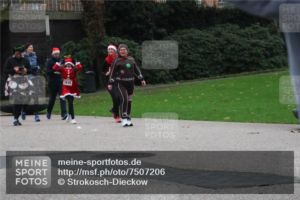 08.12.2024 - St. Pauli X-Mass-Run No. 14 Strokosch-Dieckow http://msf.ph/oto/7507206 08.12.2024 09:44:29 Laufen 2849, 04 meine-sportfotos.de