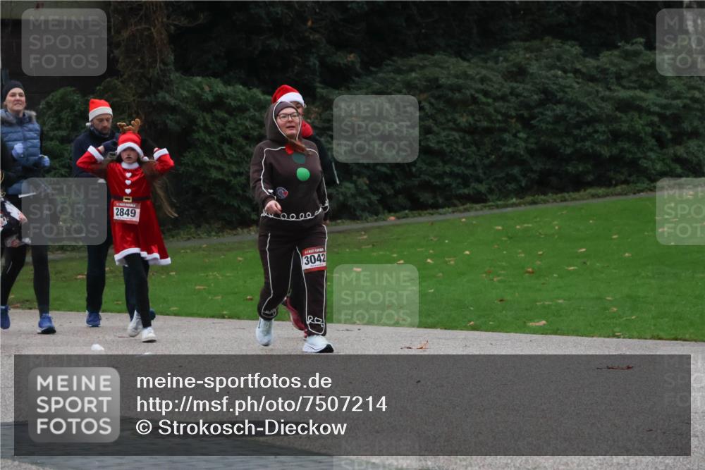 08.12.2024 - St. Pauli X-Mass-Run No. 14 Strokosch-Dieckow http://msf.ph/oto/7507214 08.12.2024 09:44:30 Laufen 2849, 3042 meine-sportfotos.de