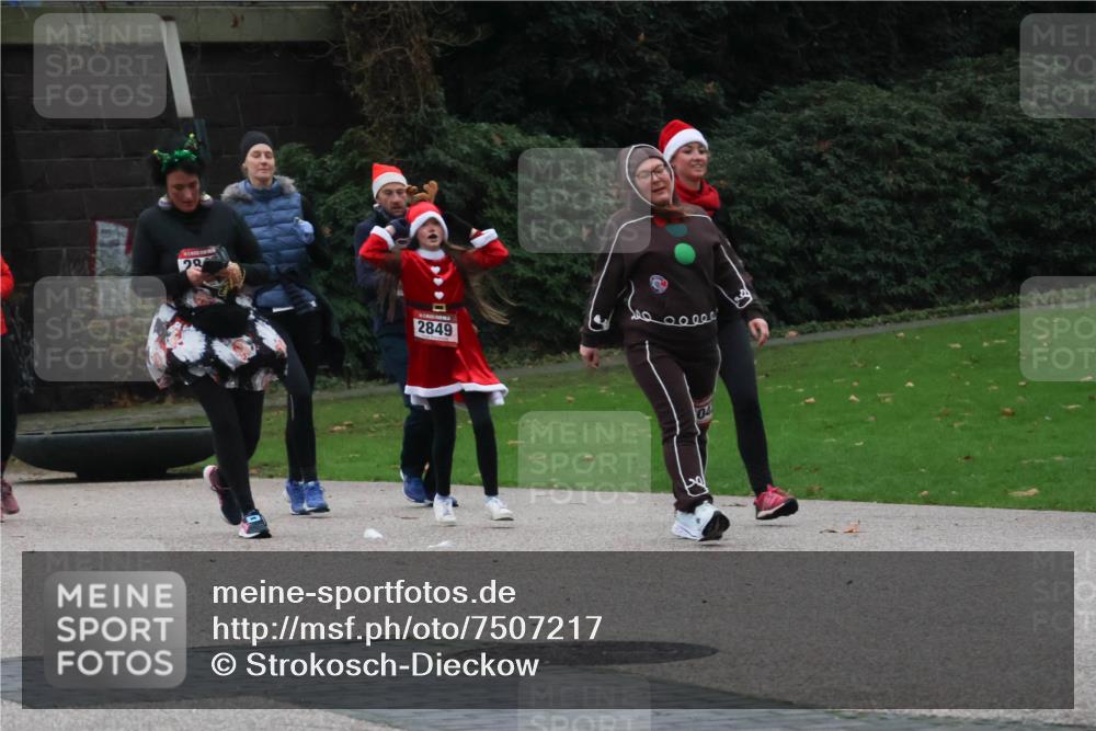 08.12.2024 - St. Pauli X-Mass-Run No. 14 Strokosch-Dieckow http://msf.ph/oto/7507217 08.12.2024 09:44:30 Laufen 28, 2849, 00000, 04 meine-sportfotos.de
