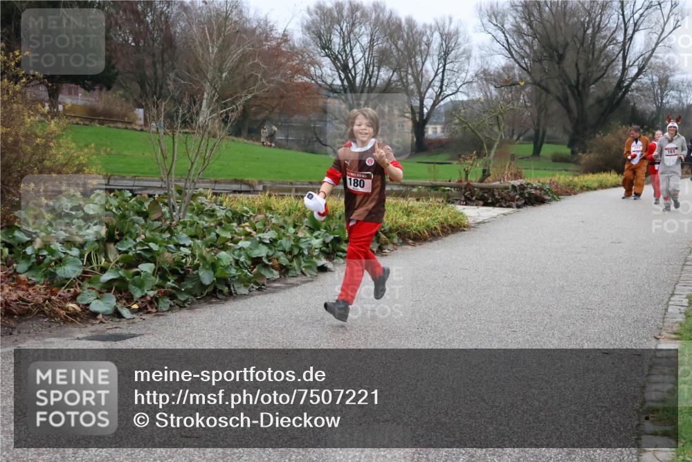 08.12.2024 - St. Pauli X-Mass-Run No. 14 Strokosch-Dieckow http://msf.ph/oto/7507221 08.12.2024 10:50:51 Laufen 180, 161 meine-sportfotos.de