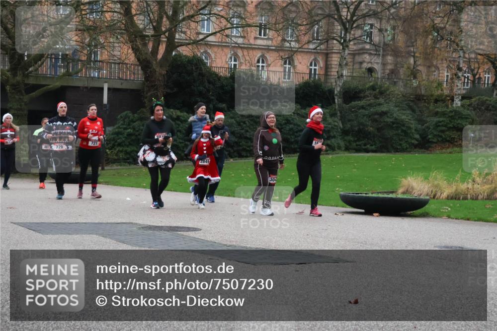 08.12.2024 - St. Pauli X-Mass-Run No. 14 Strokosch-Dieckow http://msf.ph/oto/7507230 08.12.2024 09:44:32 Laufen 77, 204, 481729, 721, 2849, 00000, 304, 16 meine-sportfotos.de