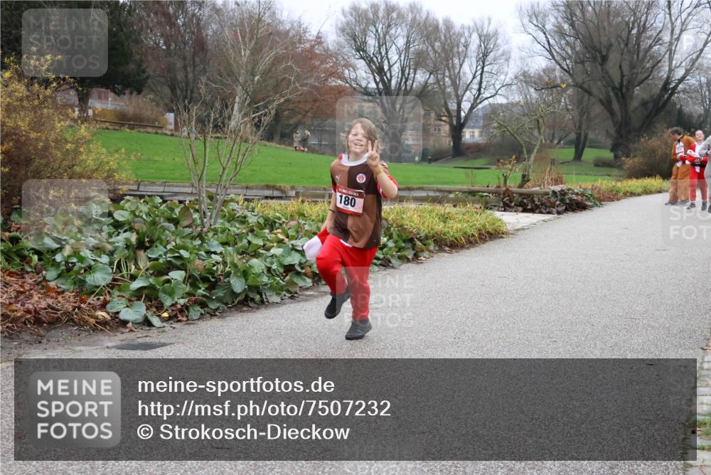 08.12.2024 - St. Pauli X-Mass-Run No. 14 Strokosch-Dieckow http://msf.ph/oto/7507232 08.12.2024 10:50:51 Laufen 180 meine-sportfotos.de
