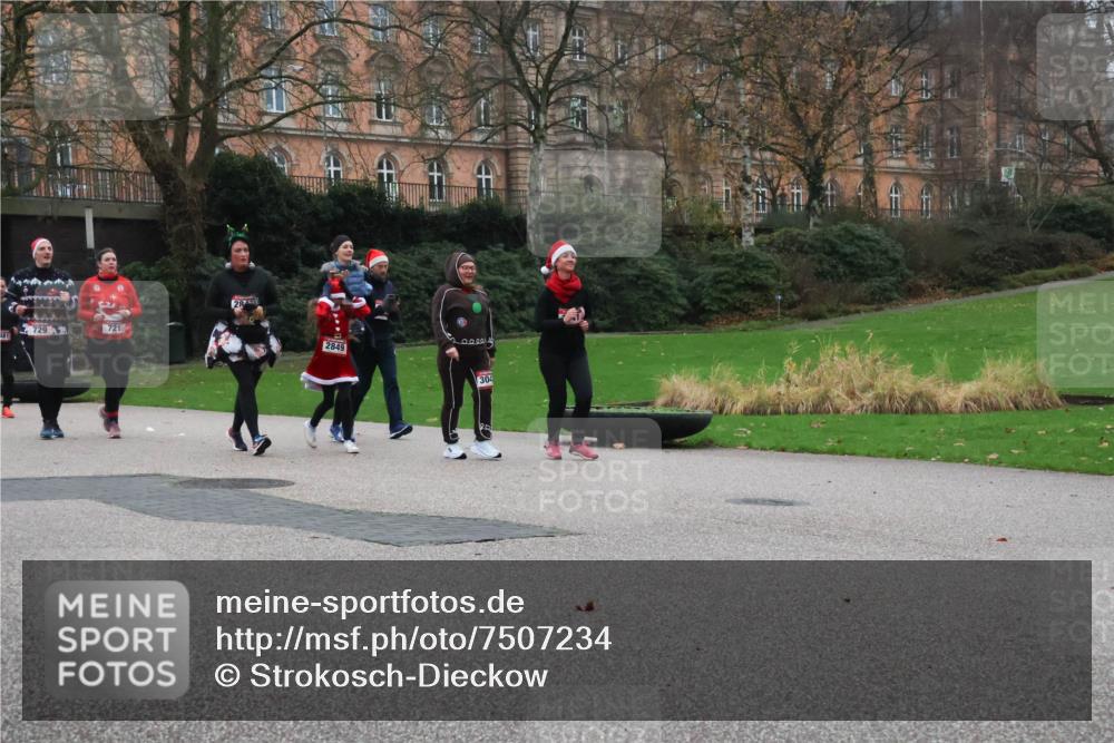 08.12.2024 - St. Pauli X-Mass-Run No. 14 Strokosch-Dieckow http://msf.ph/oto/7507234 08.12.2024 09:44:33 Laufen 721, 28, 2849, 304 meine-sportfotos.de