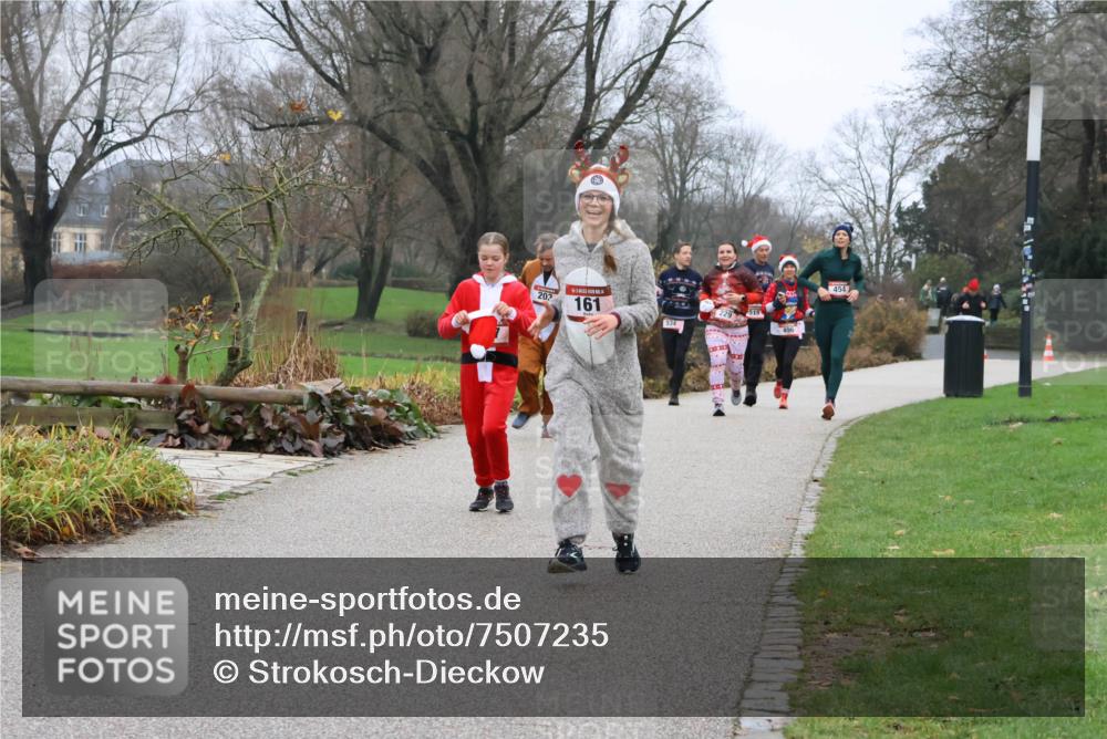 08.12.2024 - St. Pauli X-Mass-Run No. 14 Strokosch-Dieckow http://msf.ph/oto/7507235 08.12.2024 10:50:54 Laufen 161 meine-sportfotos.de