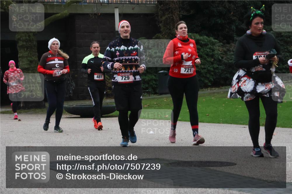 08.12.2024 - St. Pauli X-Mass-Run No. 14 Strokosch-Dieckow http://msf.ph/oto/7507239 08.12.2024 09:44:34 Laufen 2779, 177, 481, 729, 721, 224 meine-sportfotos.de