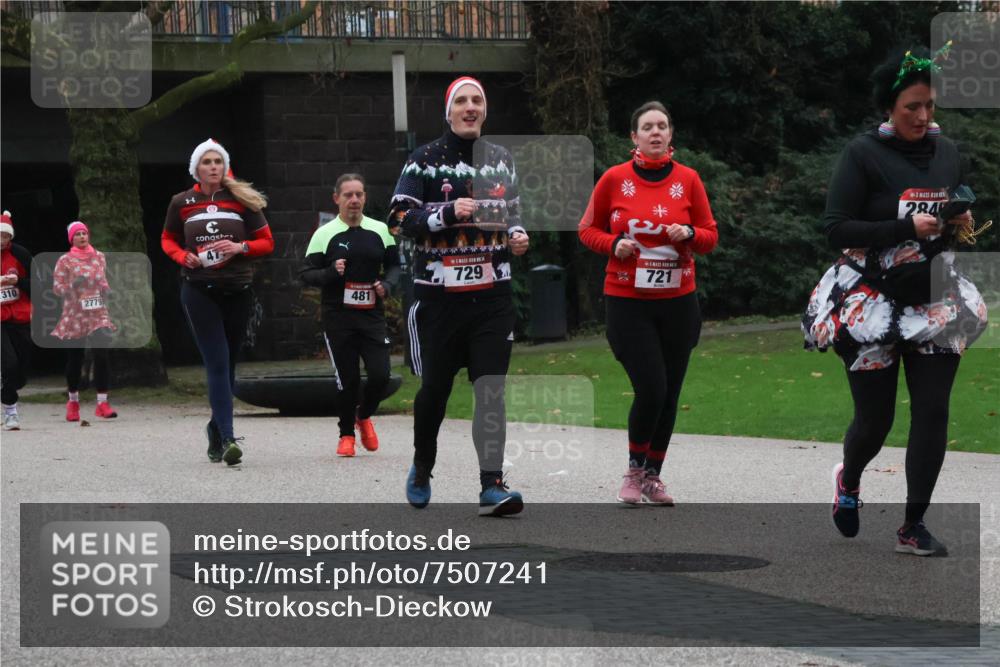 08.12.2024 - St. Pauli X-Mass-Run No. 14 Strokosch-Dieckow http://msf.ph/oto/7507241 08.12.2024 09:44:34 Laufen 310, 2779, 481, 729, 721, 284 meine-sportfotos.de