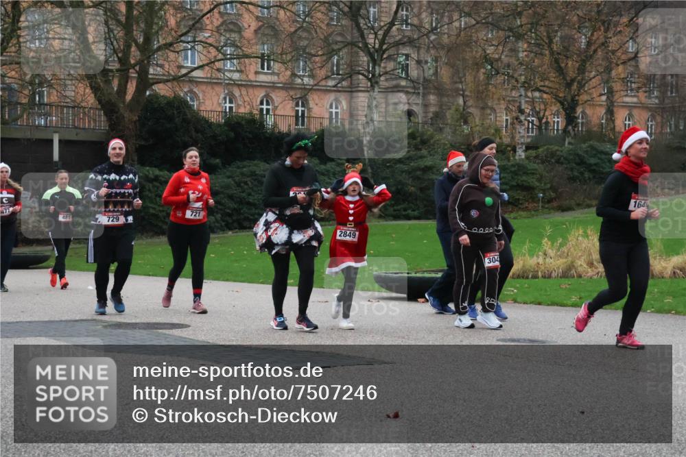 08.12.2024 - St. Pauli X-Mass-Run No. 14 Strokosch-Dieckow http://msf.ph/oto/7507246 08.12.2024 09:44:34 Laufen 477, 481, 729, 721, 2849, 0000, 304, 20, 1641 meine-sportfotos.de