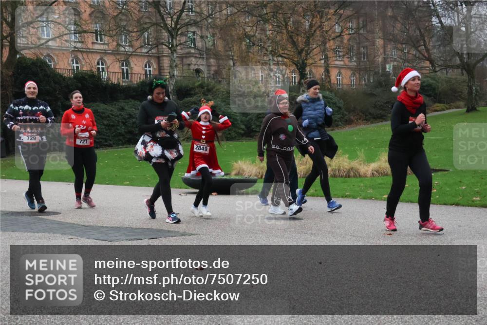 08.12.2024 - St. Pauli X-Mass-Run No. 14 Strokosch-Dieckow http://msf.ph/oto/7507250 08.12.2024 09:44:35 Laufen 7291, 721, 23, 2849 meine-sportfotos.de