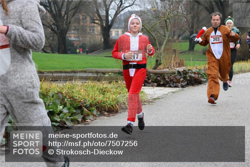 08.12.2024 - St. Pauli X-Mass-Run No. 14 Strokosch-Dieckow http://msf.ph/oto/7507256 08.12.2024 10:50:56 Laufen 14, 17, 203, 10 meine-sportfotos.de