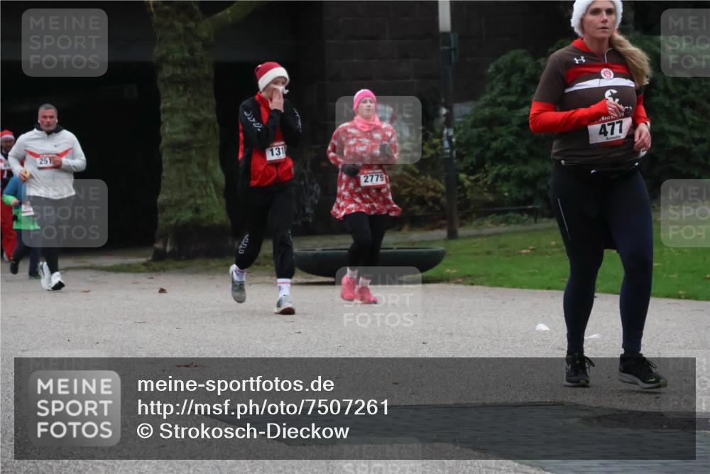 08.12.2024 - St. Pauli X-Mass-Run No. 14 Strokosch-Dieckow http://msf.ph/oto/7507261 08.12.2024 09:44:36 Laufen 25, 2727, 131, 2779, 477 meine-sportfotos.de