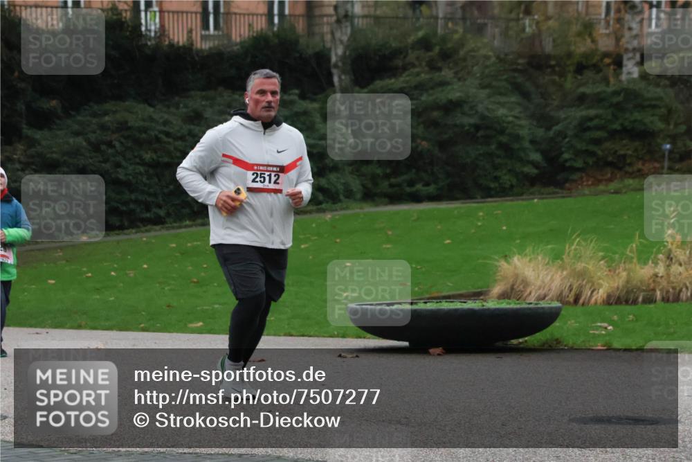 08.12.2024 - St. Pauli X-Mass-Run No. 14 Strokosch-Dieckow http://msf.ph/oto/7507277 08.12.2024 09:44:44 Laufen 2512 meine-sportfotos.de