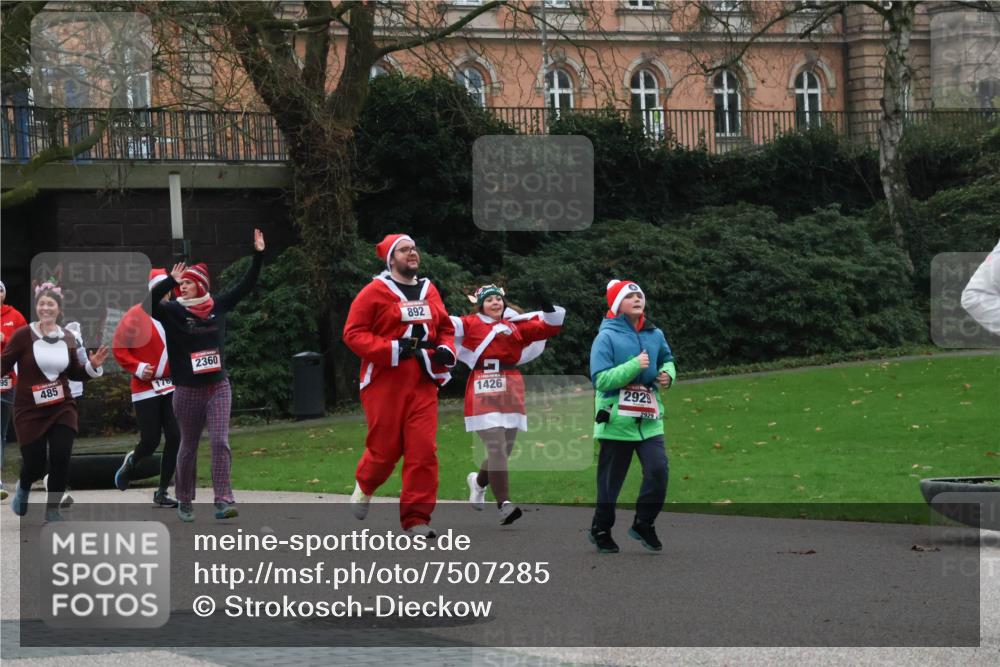 08.12.2024 - St. Pauli X-Mass-Run No. 14 Strokosch-Dieckow http://msf.ph/oto/7507285 08.12.2024 09:44:45 Laufen 95, 485, 178, 2360, 892, 1426, 2929, 2929 meine-sportfotos.de
