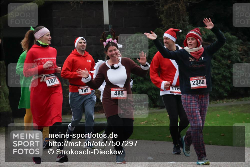 08.12.2024 - St. Pauli X-Mass-Run No. 14 Strokosch-Dieckow http://msf.ph/oto/7507297 08.12.2024 09:44:46 Laufen 1071, 795, 14, 485, 178, 2360 meine-sportfotos.de
