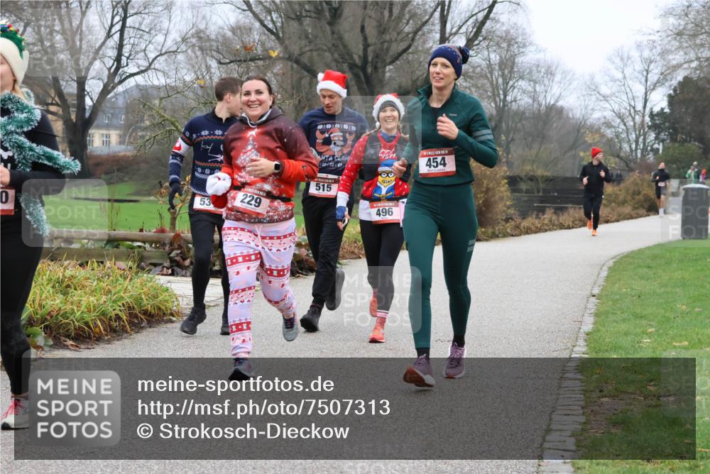 08.12.2024 - St. Pauli X-Mass-Run No. 14 Strokosch-Dieckow http://msf.ph/oto/7507313 08.12.2024 10:51:00 Laufen 53, 0, 229, 515, 496, 454 meine-sportfotos.de