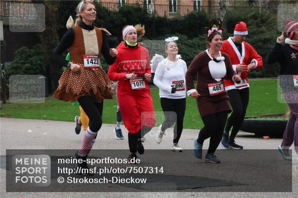08.12.2024 - St. Pauli X-Mass-Run No. 14 Strokosch-Dieckow http://msf.ph/oto/7507314 08.12.2024 09:44:49 Laufen 1423, 1071, 890, 485, 2 meine-sportfotos.de