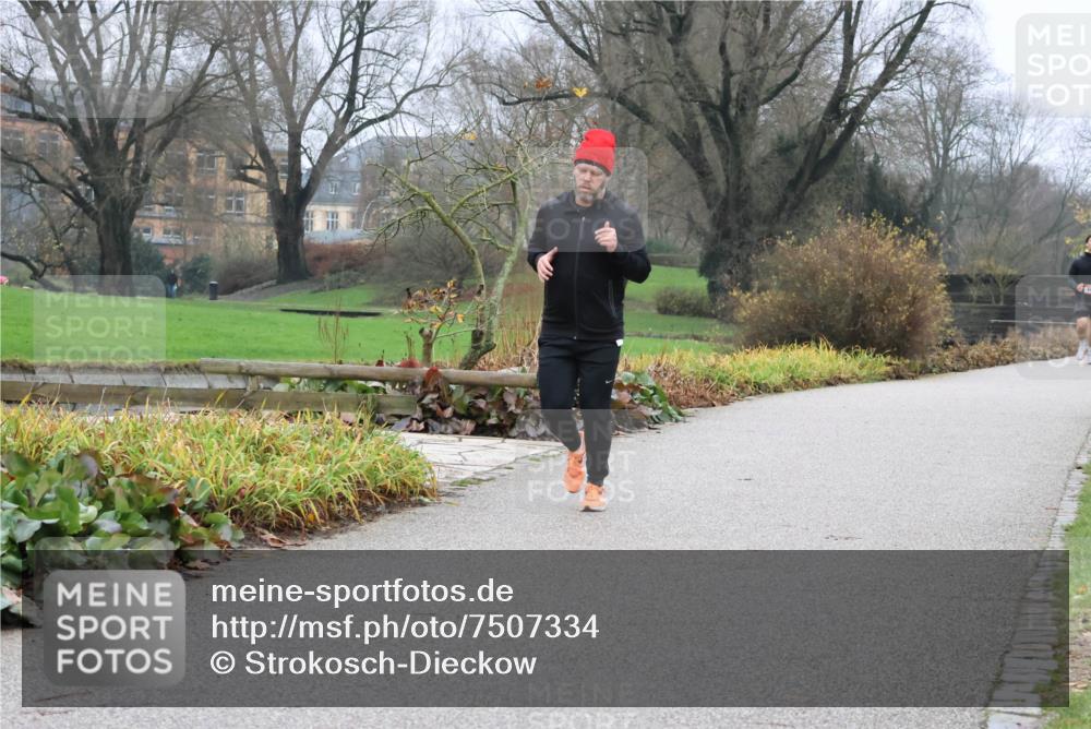 08.12.2024 - St. Pauli X-Mass-Run No. 14 Strokosch-Dieckow http://msf.ph/oto/7507334 08.12.2024 10:51:07 Laufen  meine-sportfotos.de