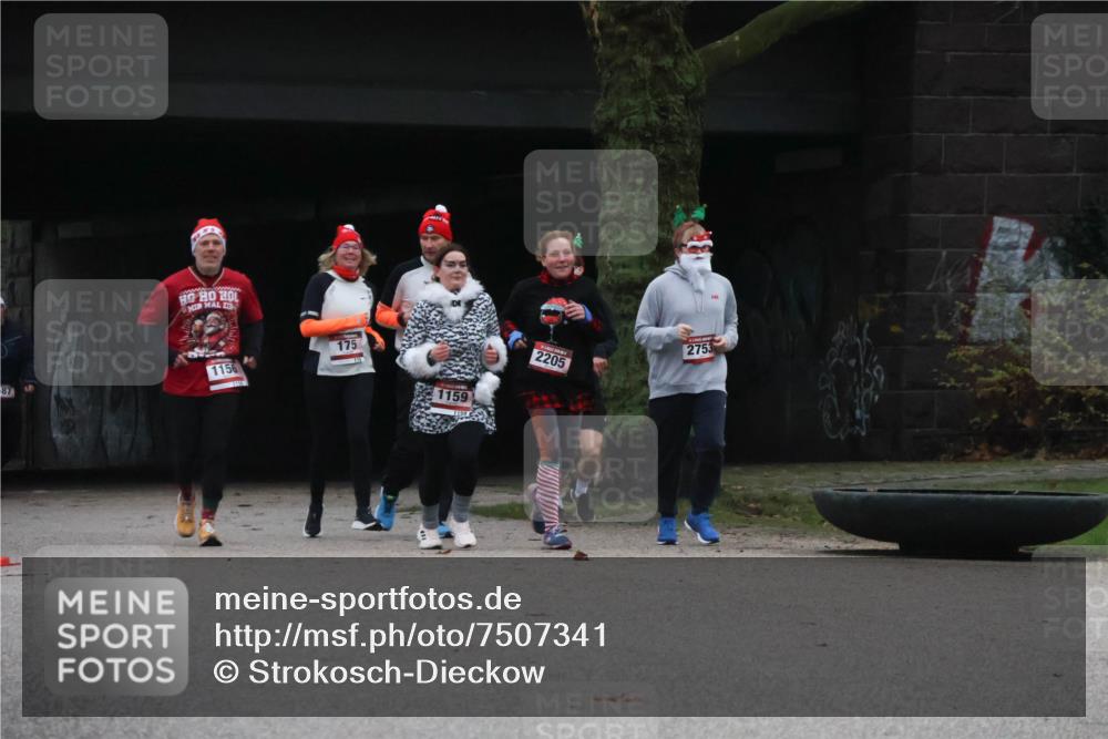 08.12.2024 - St. Pauli X-Mass-Run No. 14 Strokosch-Dieckow http://msf.ph/oto/7507341 08.12.2024 09:44:53 Laufen 87, 175, 1156, 1159, 2205, 2753 meine-sportfotos.de
