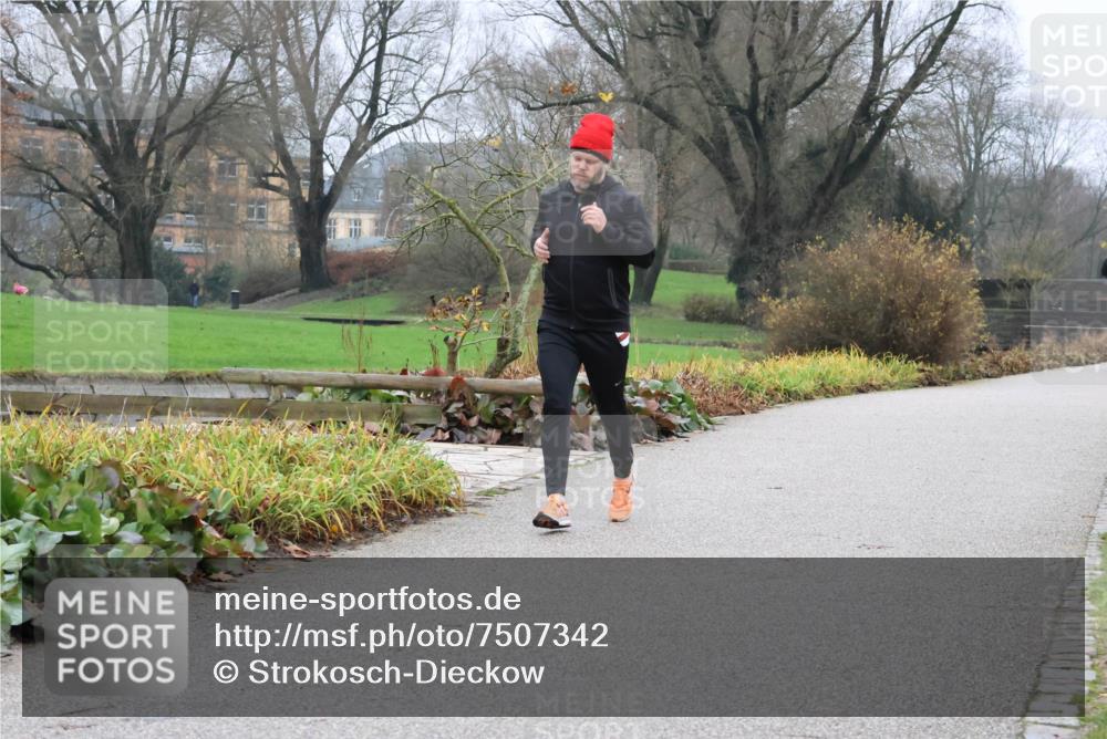 08.12.2024 - St. Pauli X-Mass-Run No. 14 Strokosch-Dieckow http://msf.ph/oto/7507342 08.12.2024 10:51:07 Laufen  meine-sportfotos.de