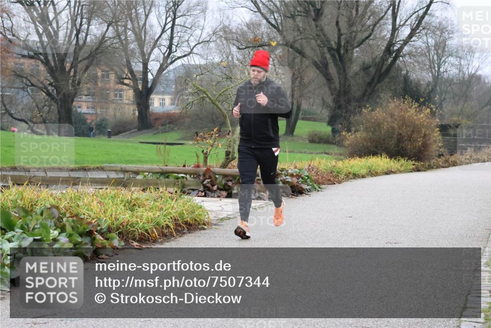 08.12.2024 - St. Pauli X-Mass-Run No. 14 Strokosch-Dieckow http://msf.ph/oto/7507344 08.12.2024 10:51:08 Laufen  meine-sportfotos.de
