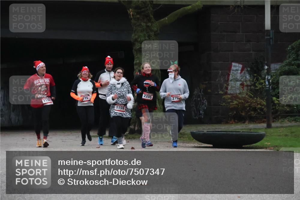 08.12.2024 - St. Pauli X-Mass-Run No. 14 Strokosch-Dieckow http://msf.ph/oto/7507347 08.12.2024 09:44:53 Laufen 1156, 175, 175, 1159, 2205, 275 meine-sportfotos.de
