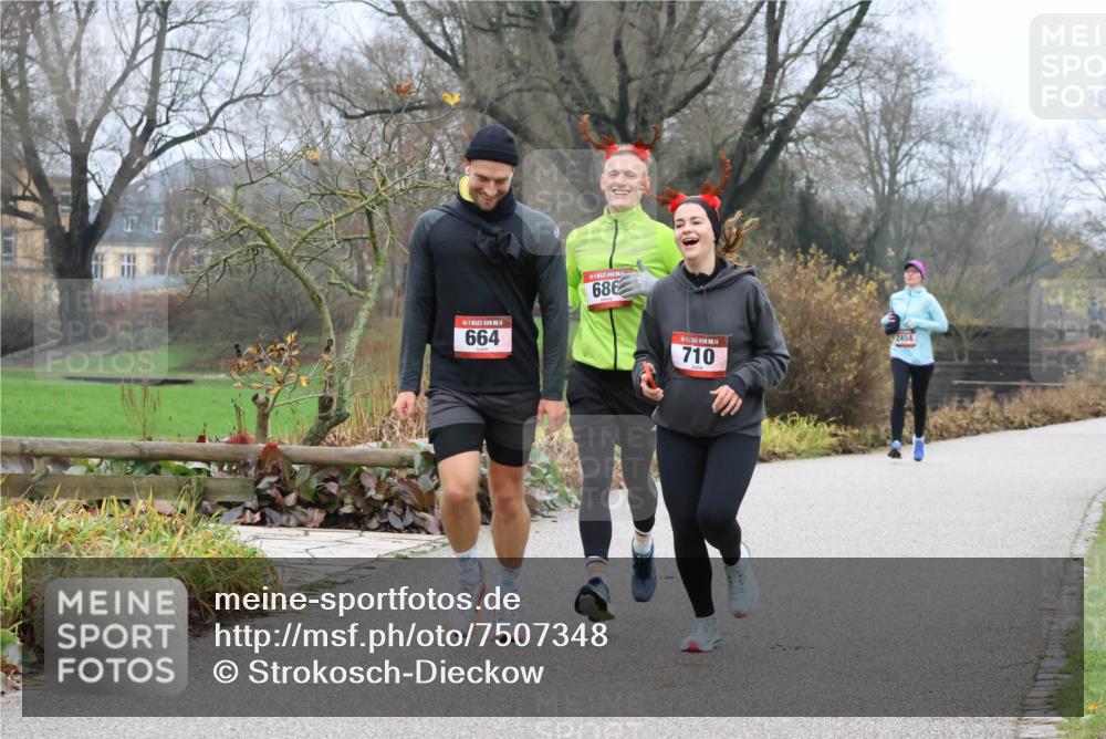 08.12.2024 - St. Pauli X-Mass-Run No. 14 Strokosch-Dieckow http://msf.ph/oto/7507348 08.12.2024 10:51:17 Laufen 14, 664, 686, 710, 2454 meine-sportfotos.de