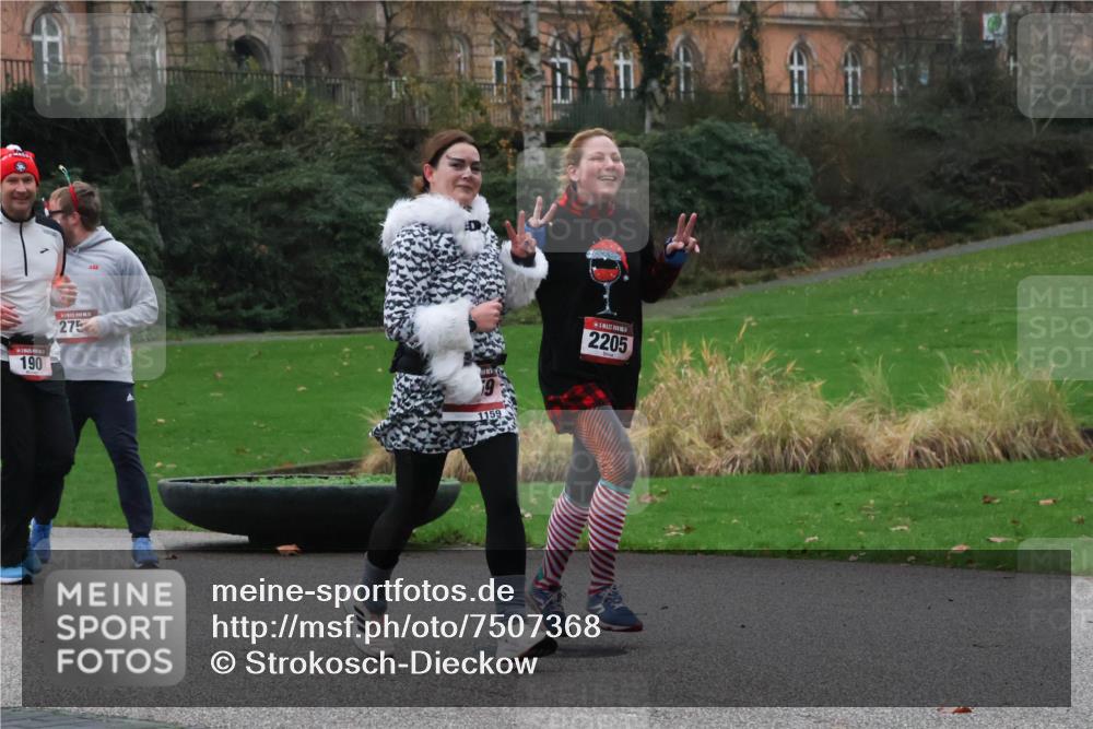 08.12.2024 - St. Pauli X-Mass-Run No. 14 Strokosch-Dieckow http://msf.ph/oto/7507368 08.12.2024 09:45:00 Laufen 190, 275, 1159, 1, 2205 meine-sportfotos.de