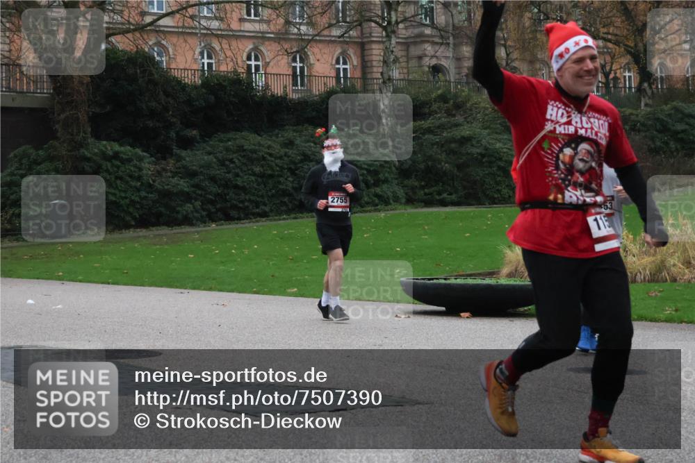 08.12.2024 - St. Pauli X-Mass-Run No. 14 Strokosch-Dieckow http://msf.ph/oto/7507390 08.12.2024 09:45:02 Laufen 2755, 115 meine-sportfotos.de