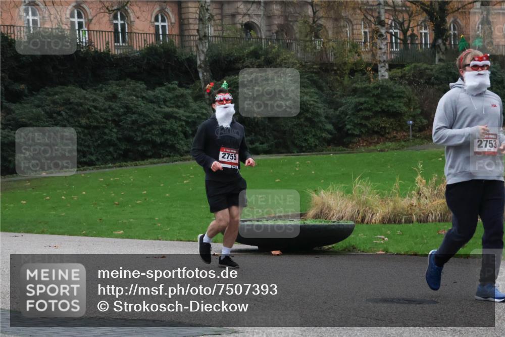 08.12.2024 - St. Pauli X-Mass-Run No. 14 Strokosch-Dieckow http://msf.ph/oto/7507393 08.12.2024 09:45:03 Laufen 2755, 2755, 2753 meine-sportfotos.de