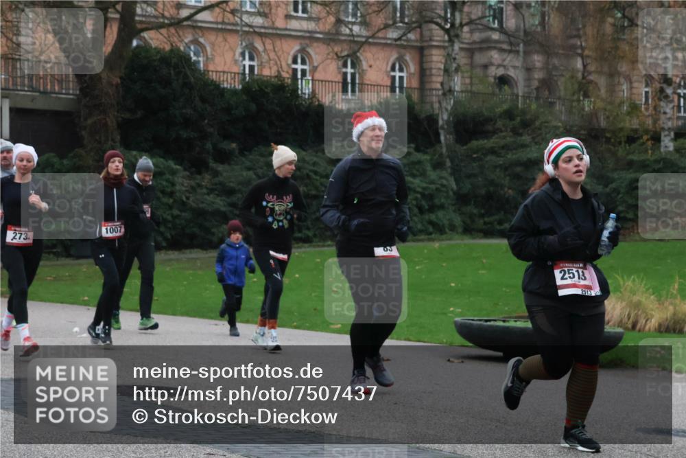 08.12.2024 - St. Pauli X-Mass-Run No. 14 Strokosch-Dieckow http://msf.ph/oto/7507437 08.12.2024 09:45:18 Laufen 273, 1007, 03, 2513, 2513 meine-sportfotos.de