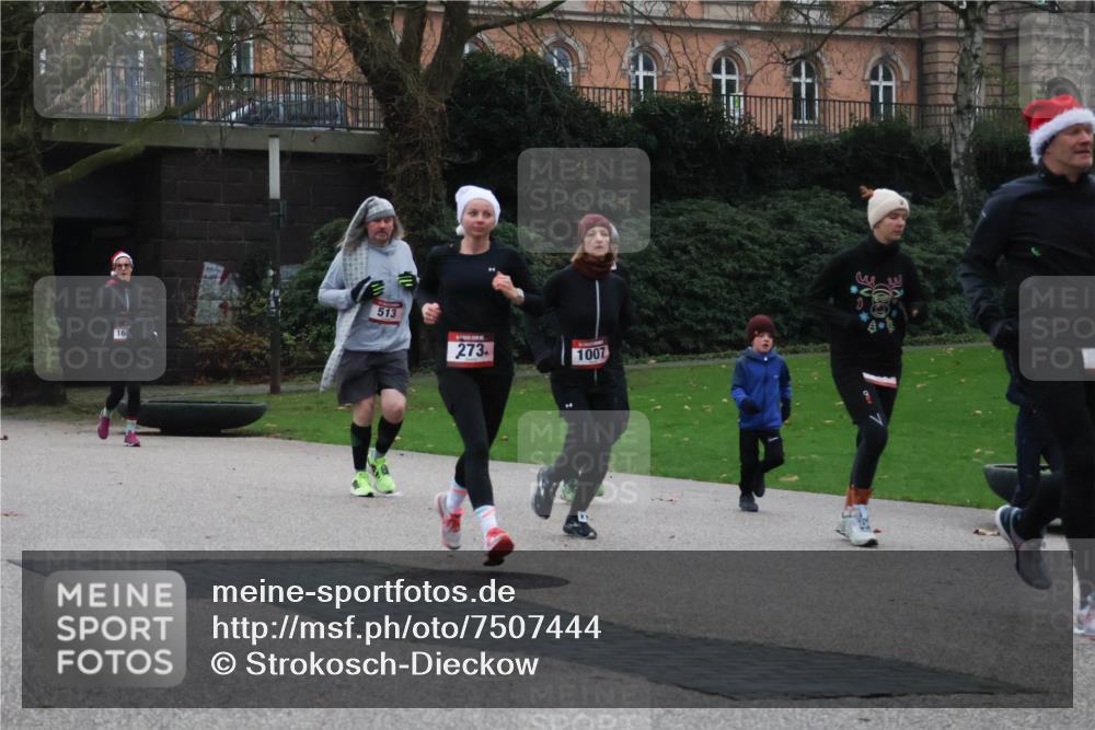 08.12.2024 - St. Pauli X-Mass-Run No. 14 Strokosch-Dieckow http://msf.ph/oto/7507444 08.12.2024 09:45:19 Laufen 513, 168, 273, 1007 meine-sportfotos.de