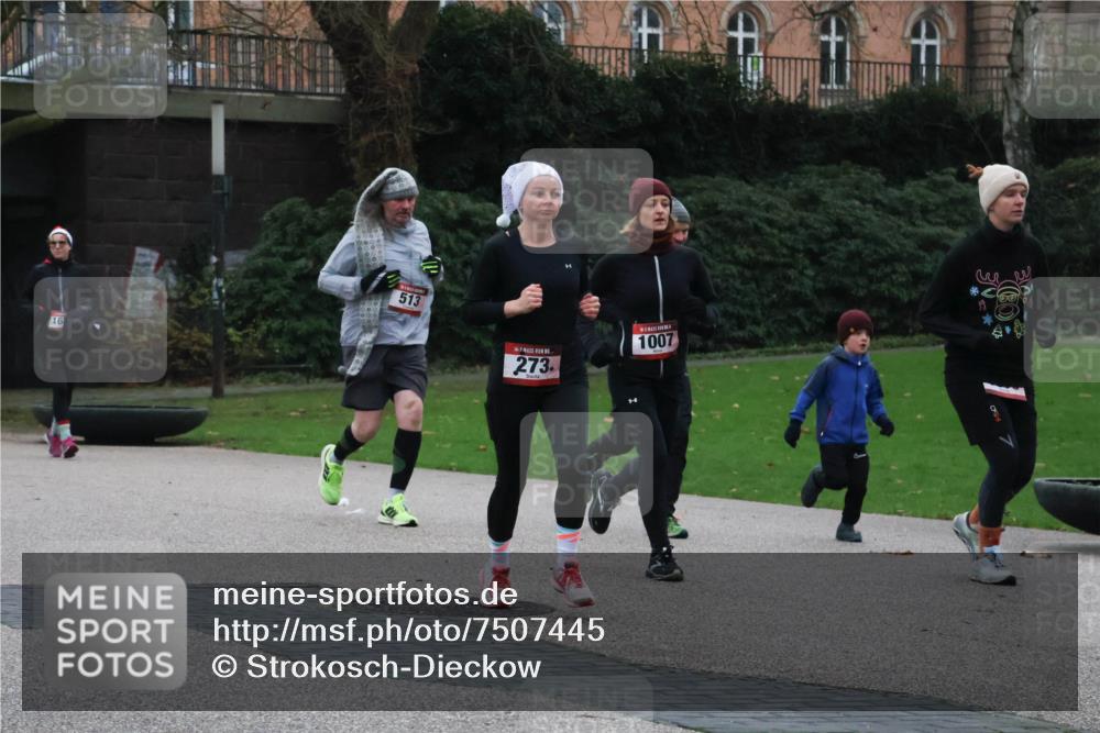08.12.2024 - St. Pauli X-Mass-Run No. 14 Strokosch-Dieckow http://msf.ph/oto/7507445 08.12.2024 09:45:19 Laufen 16, 513, 273, 1007 meine-sportfotos.de