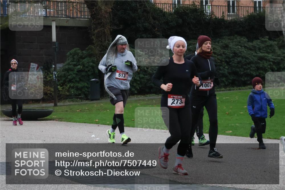 08.12.2024 - St. Pauli X-Mass-Run No. 14 Strokosch-Dieckow http://msf.ph/oto/7507449 08.12.2024 09:45:19 Laufen 16, 513, 273, 1007 meine-sportfotos.de