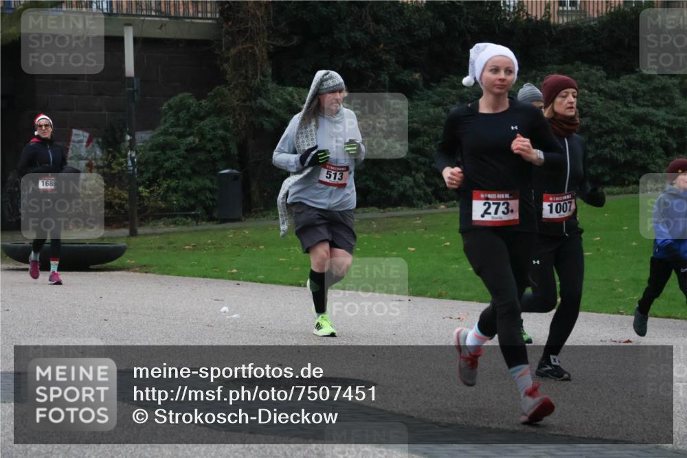 08.12.2024 - St. Pauli X-Mass-Run No. 14 Strokosch-Dieckow http://msf.ph/oto/7507451 08.12.2024 09:45:19 Laufen 513, 1685, 273, 1007 meine-sportfotos.de