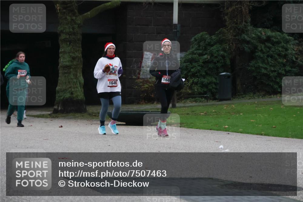 08.12.2024 - St. Pauli X-Mass-Run No. 14 Strokosch-Dieckow http://msf.ph/oto/7507463 08.12.2024 09:45:20 Laufen 2847, 1646, 168 meine-sportfotos.de