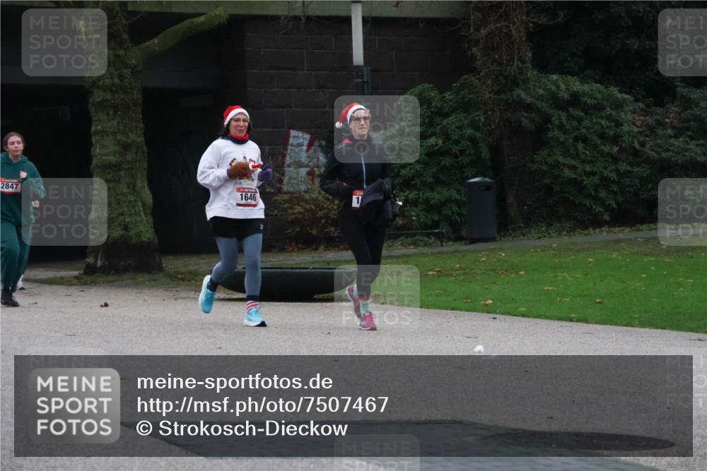 08.12.2024 - St. Pauli X-Mass-Run No. 14 Strokosch-Dieckow http://msf.ph/oto/7507467 08.12.2024 09:45:21 Laufen 2847, 1646 meine-sportfotos.de