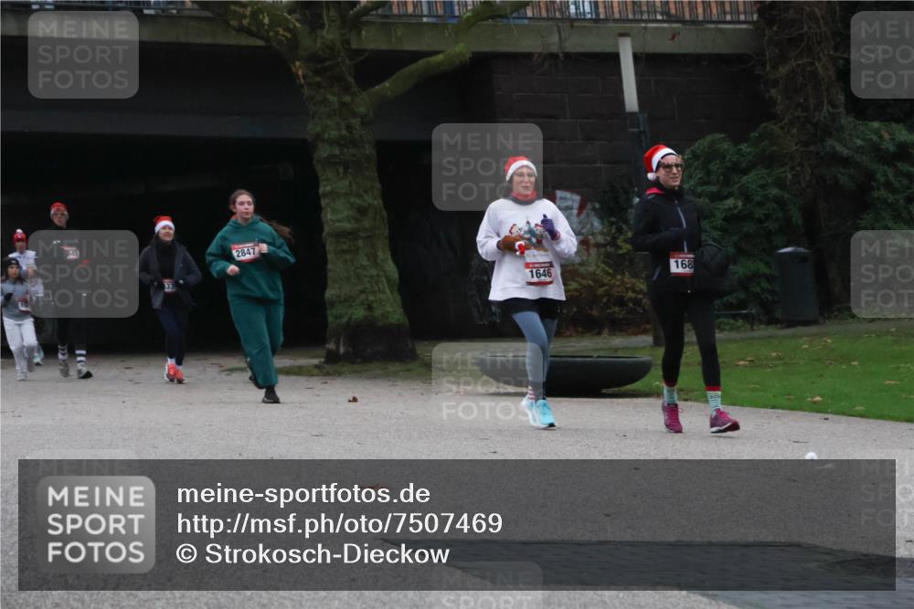 08.12.2024 - St. Pauli X-Mass-Run No. 14 Strokosch-Dieckow http://msf.ph/oto/7507469 08.12.2024 09:45:21 Laufen 2847, 1646, 168 meine-sportfotos.de