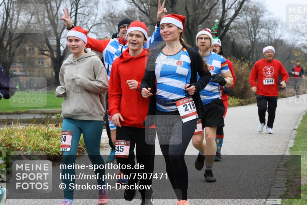 08.12.2024 - St. Pauli X-Mass-Run No. 14 Strokosch-Dieckow http://msf.ph/oto/7507471 08.12.2024 10:51:42 Laufen 14, 34, 234, 14, 45, 219, 1644 meine-sportfotos.de