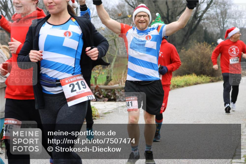 08.12.2024 - St. Pauli X-Mass-Run No. 14 Strokosch-Dieckow http://msf.ph/oto/7507474 08.12.2024 10:51:43 Laufen 14, 45, 219, 219, 14, 41, 1644 meine-sportfotos.de