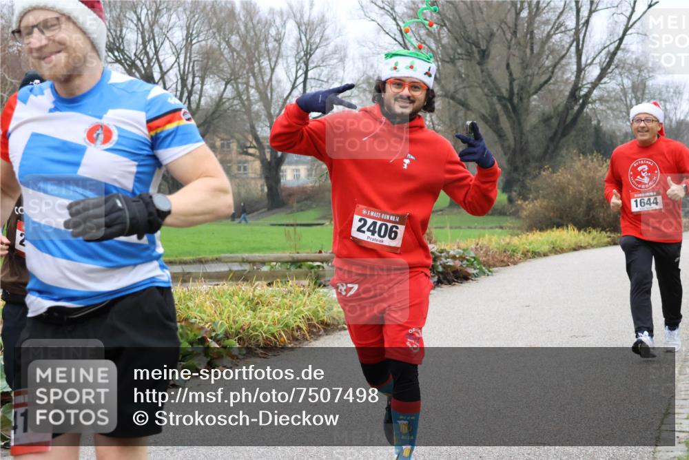 08.12.2024 - St. Pauli X-Mass-Run No. 14 Strokosch-Dieckow http://msf.ph/oto/7507498 08.12.2024 10:51:44 Laufen 14, 2406, 2, 37, 14, 41, 1644 meine-sportfotos.de