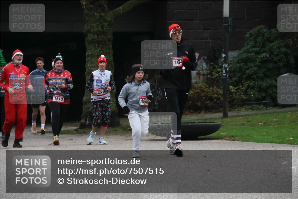 08.12.2024 - St. Pauli X-Mass-Run No. 14 Strokosch-Dieckow http://msf.ph/oto/7507515 08.12.2024 09:45:28 Laufen 1610, 2516, 164, 164 meine-sportfotos.de