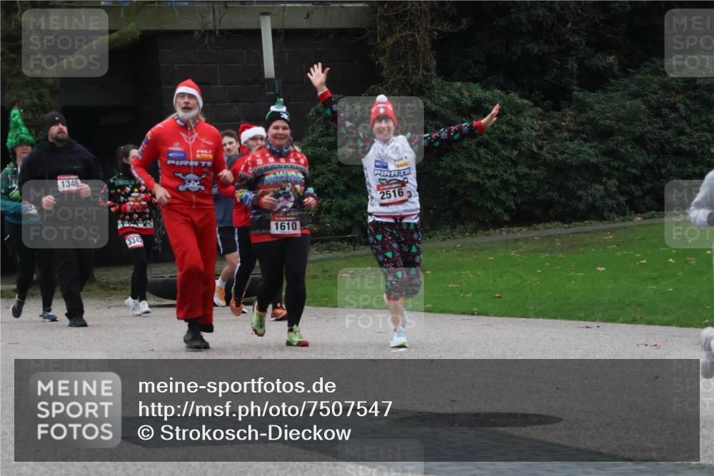 08.12.2024 - St. Pauli X-Mass-Run No. 14 Strokosch-Dieckow http://msf.ph/oto/7507547 08.12.2024 09:45:32 Laufen 1346, 3342, 1610, 2516 meine-sportfotos.de