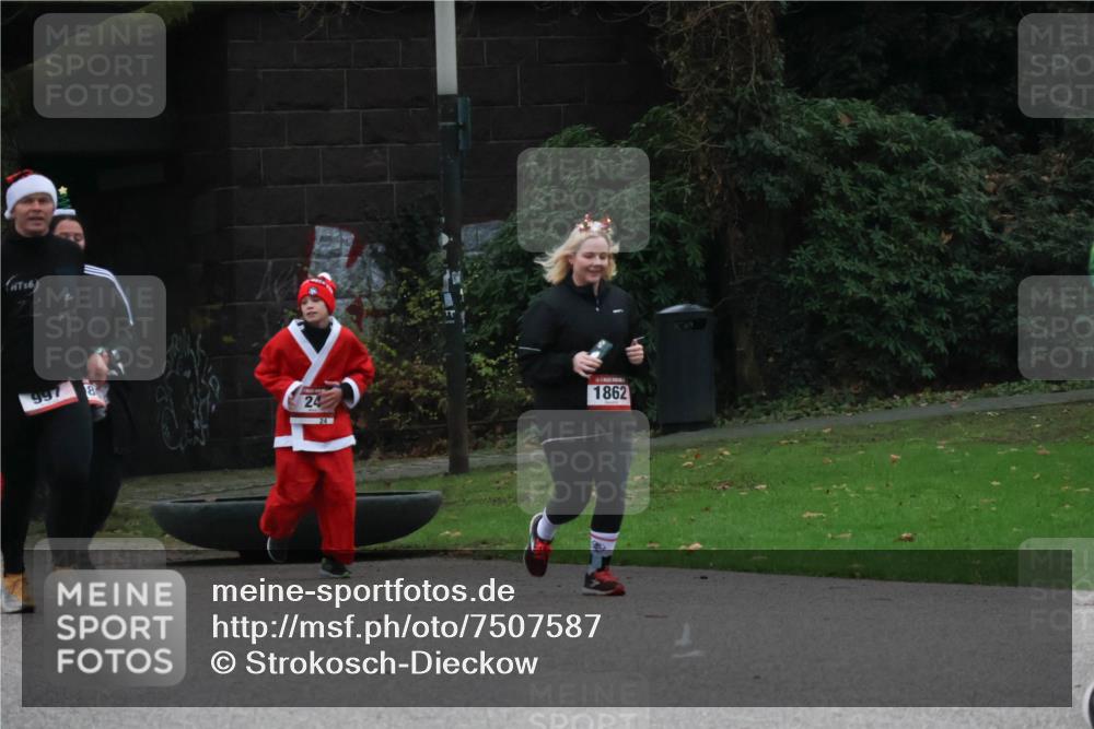 08.12.2024 - St. Pauli X-Mass-Run No. 14 Strokosch-Dieckow http://msf.ph/oto/7507587 08.12.2024 09:45:38 Laufen 16, 997, 1862, 24 meine-sportfotos.de
