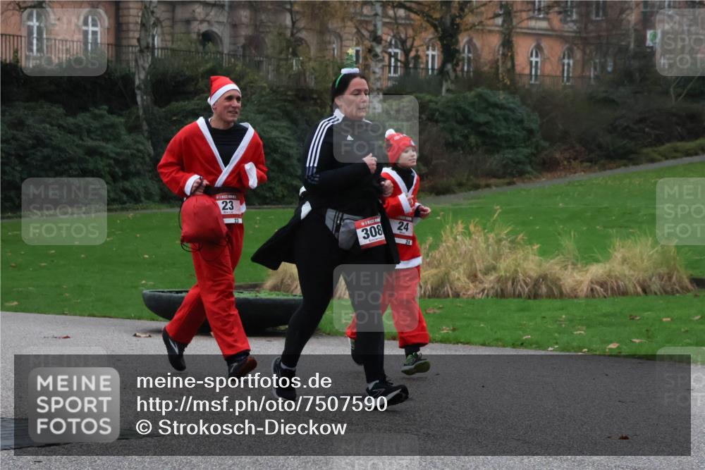 08.12.2024 - St. Pauli X-Mass-Run No. 14 Strokosch-Dieckow http://msf.ph/oto/7507590 08.12.2024 09:45:46 Laufen 1, 23, 308, 24, 24 meine-sportfotos.de