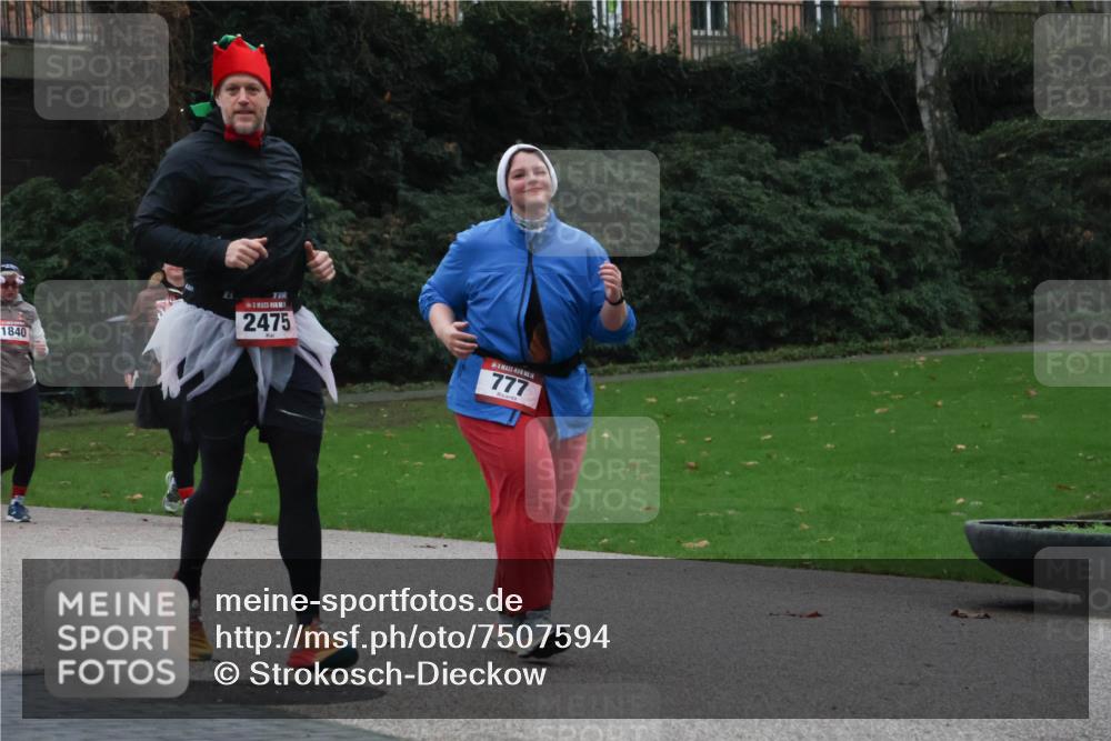 08.12.2024 - St. Pauli X-Mass-Run No. 14 Strokosch-Dieckow http://msf.ph/oto/7507594 08.12.2024 09:45:50 Laufen 1840, 2475, 777 meine-sportfotos.de